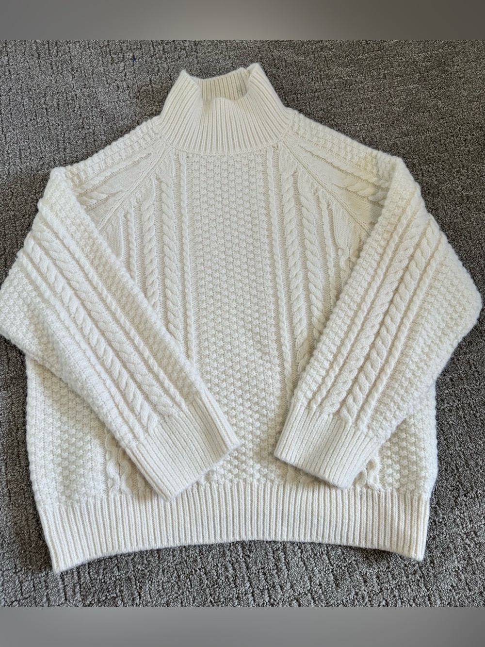 Moon River Women's Cable Knit Turtleneck Sweater m